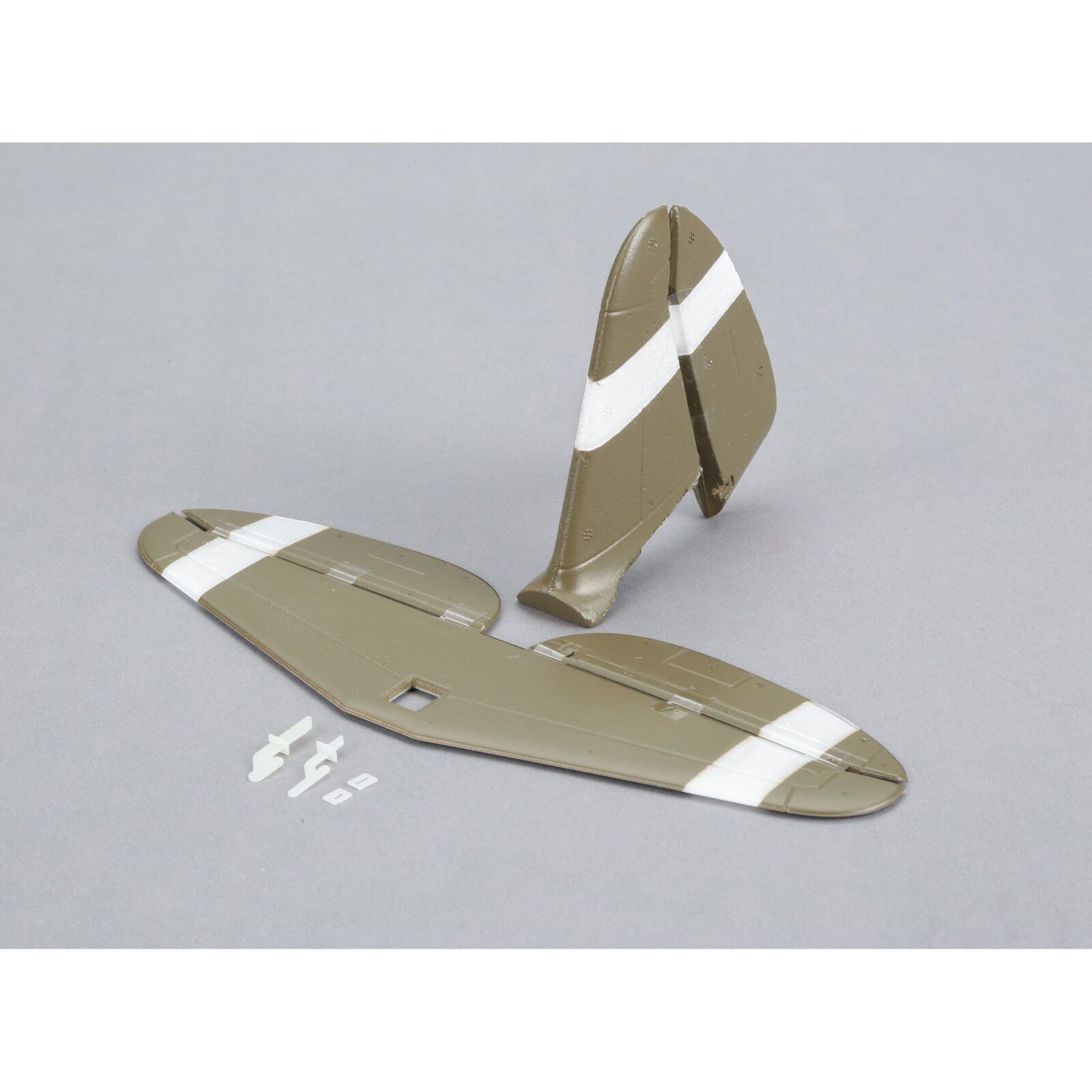 E-flite UMX P-47 BL: piani di coda con accessori