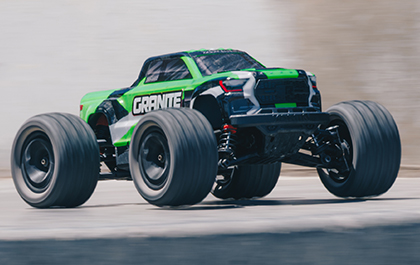 UN LOOK IMPRESSIONNANT DE MONSTER TRUCK